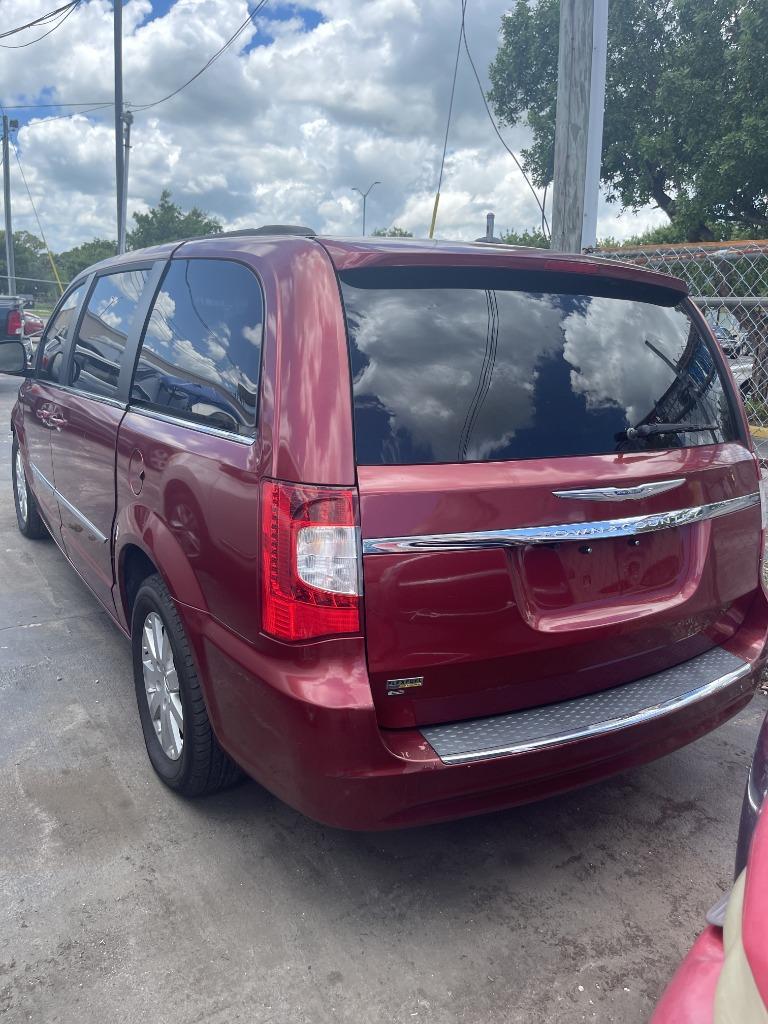 2014 Chrysler Town & Country Touring photo 2